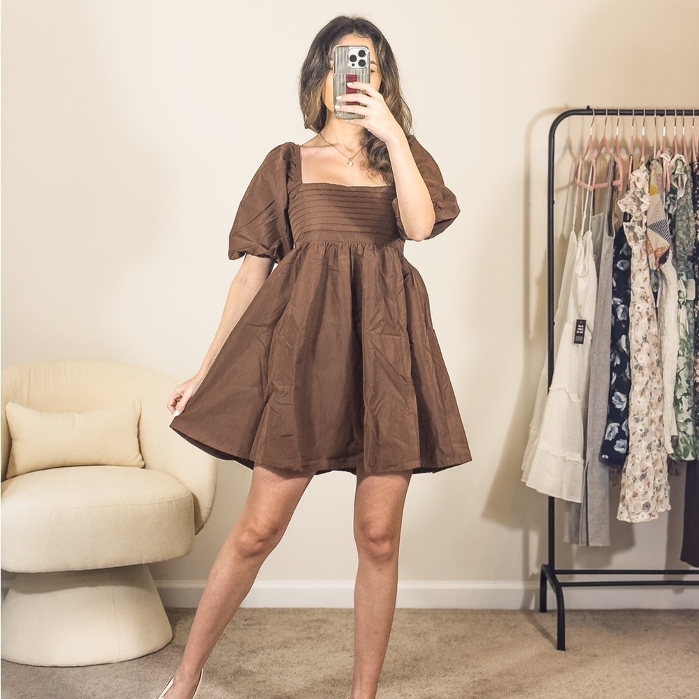 Small Francesca’s new with tags brown babydoll squareneck puff sleevedress